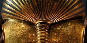 The backside of Tutankhamun’s burial mask.