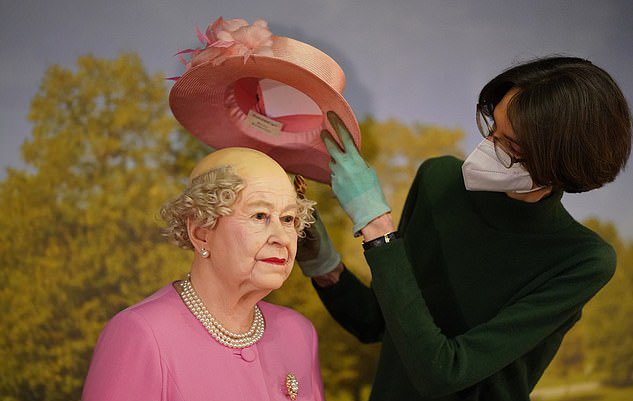 the reason the queen always wears hats